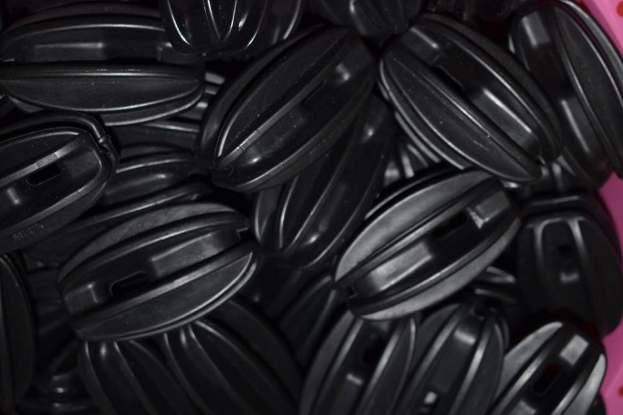 Strainers Insulators for electric fence